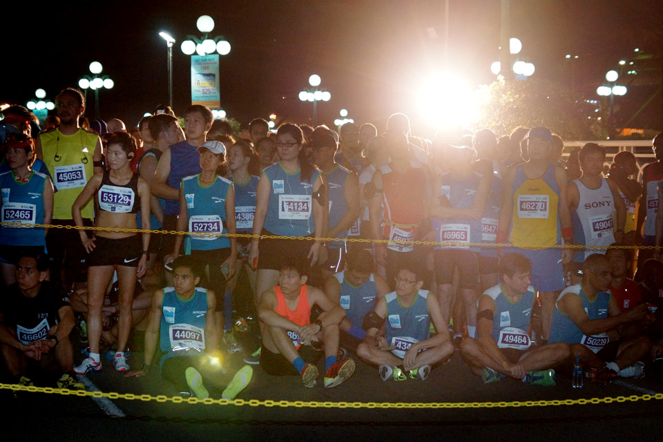 Runners Pushed the Pace at the Standard Chartered Marathon Singapore 2013