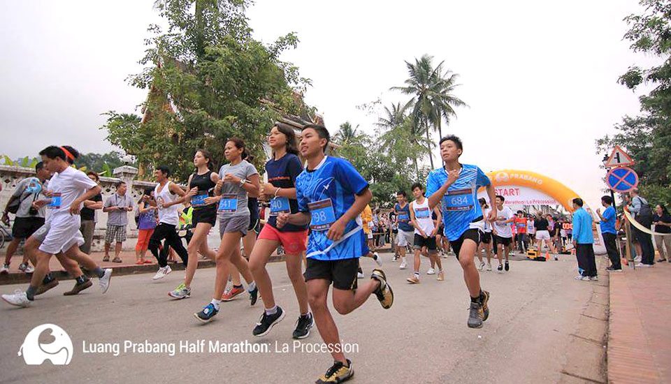 Luang Prabang Half Marathon 2014: Viva "La Procession” in Laos