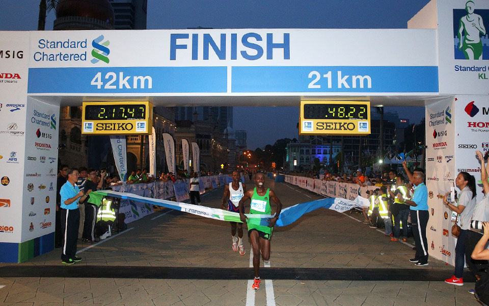 Standard Chartered KL Marathon 2014: Over 35,000 Runners Gave Kuala Lumpur a Great Reason to Cheer!