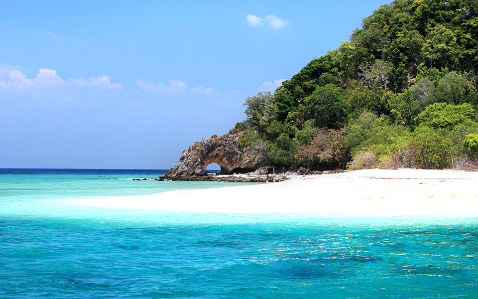 Can You Keep a Secret? These 10 Little-Known Asia Beaches Are Paradise for Runners