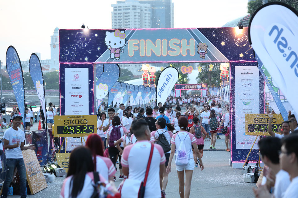 Singapore First Hello Kitty Night Run Starts Early Christmas Celebrations