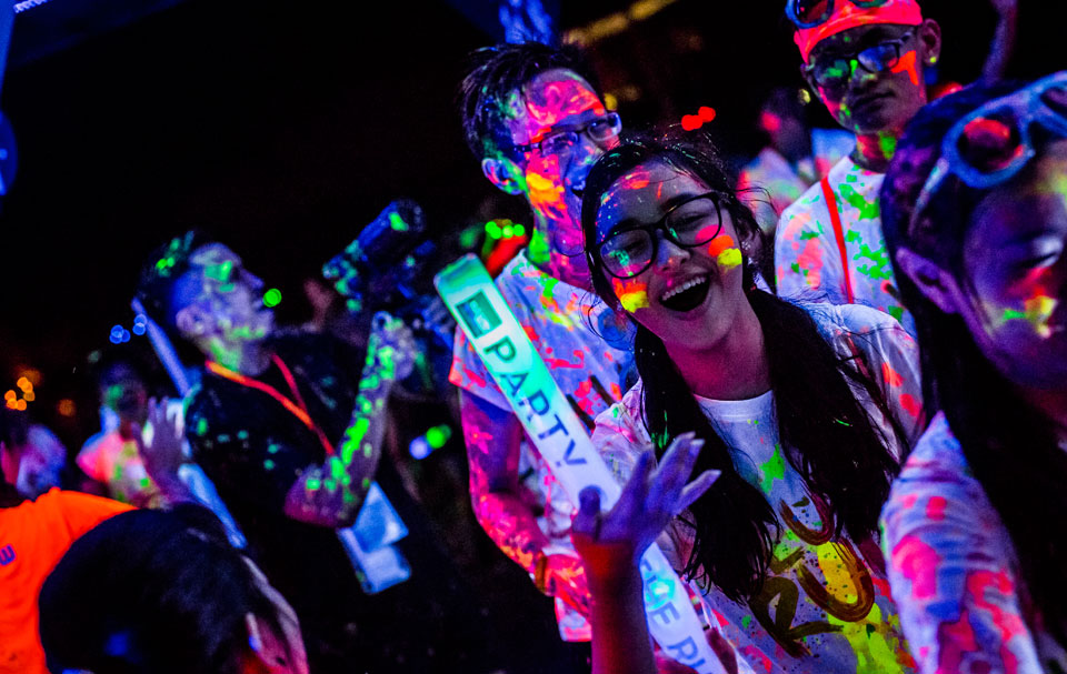 Illumi Run 2016: Run, Jump, Sing and Dance Your Heart Out