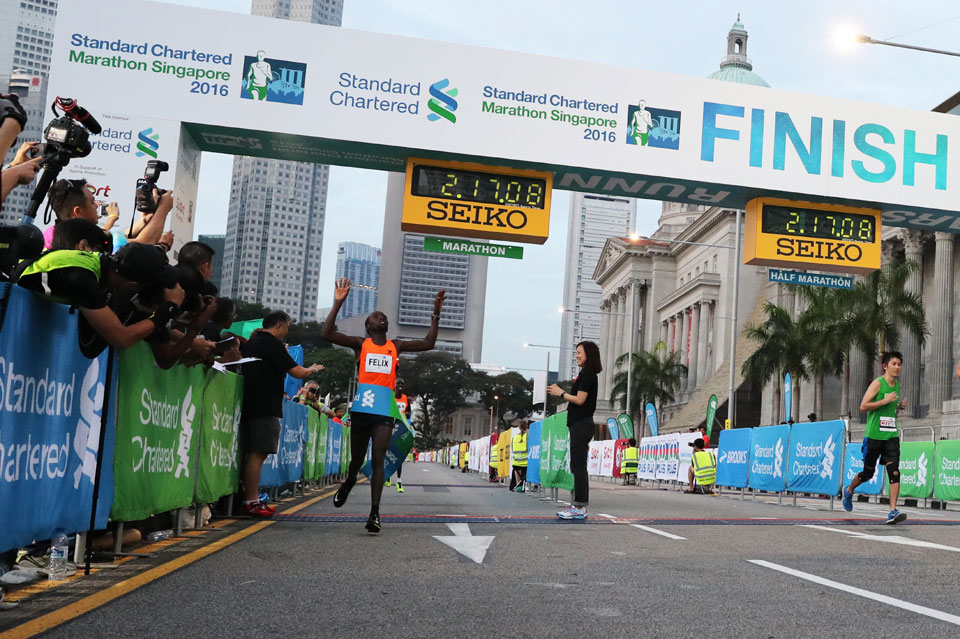 Standard Chartered Marathon Singapore 2016: Kenyans Secure Top Positions