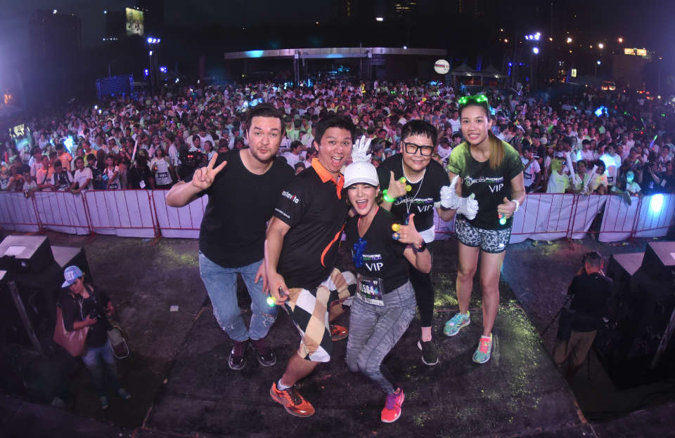 Skechers Blacklight Run Thailand Welcomed 4,000 Glow Runners in Bangkok