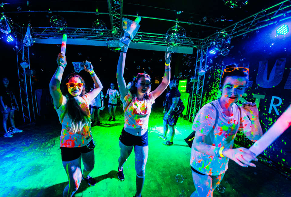 ILLUMI FEST RUN Turns  Marina Bay into a Glowing Party