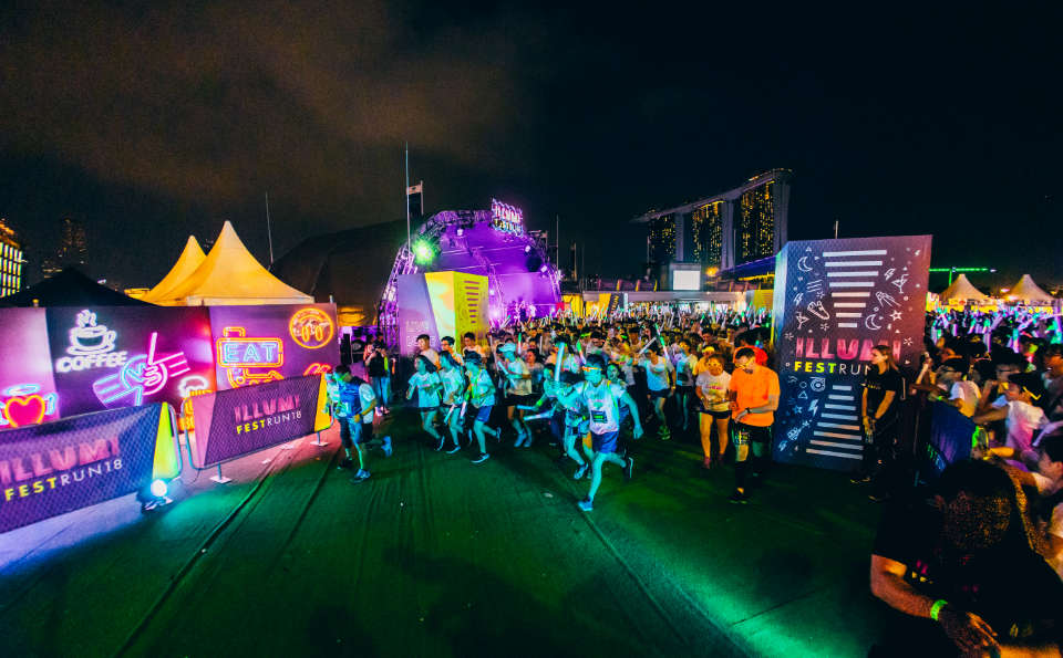 ILLUMI FEST RUN Turns Marina Bay into a Glowing Party