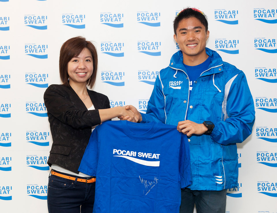 Mok Ying Ren Signs POCARI SWEAT Sponsorship