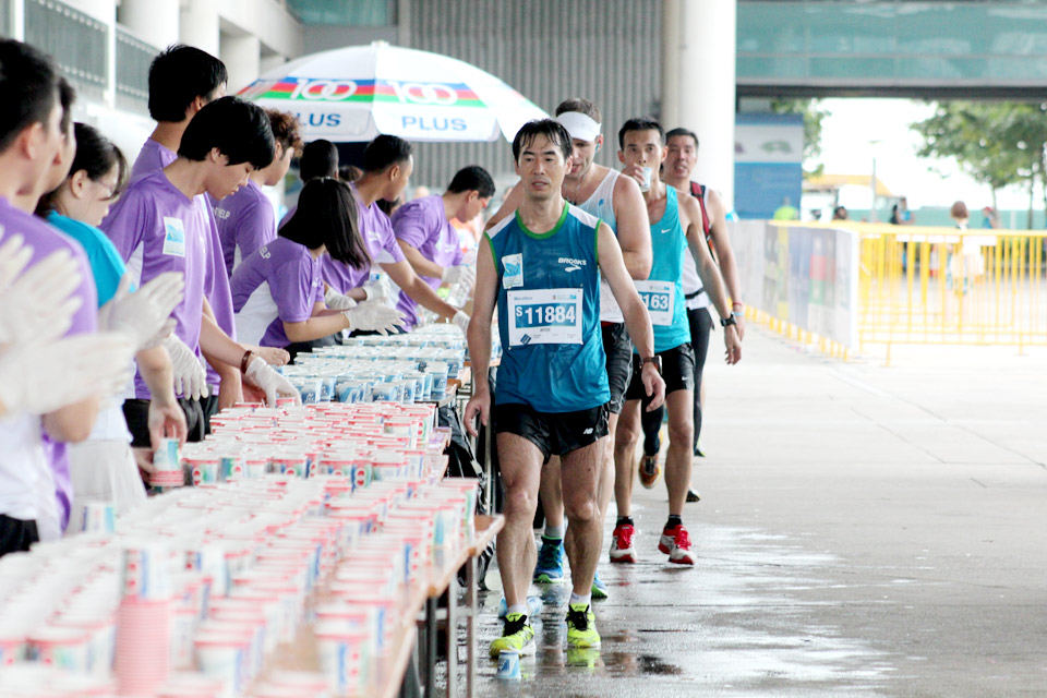 Runners Pushed the Pace at the Standard Chartered Marathon Singapore 2013