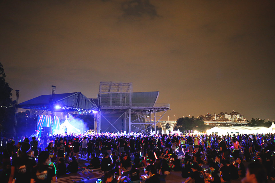 Skechers Electric Run 2014: Grooving Along To The Finish Line