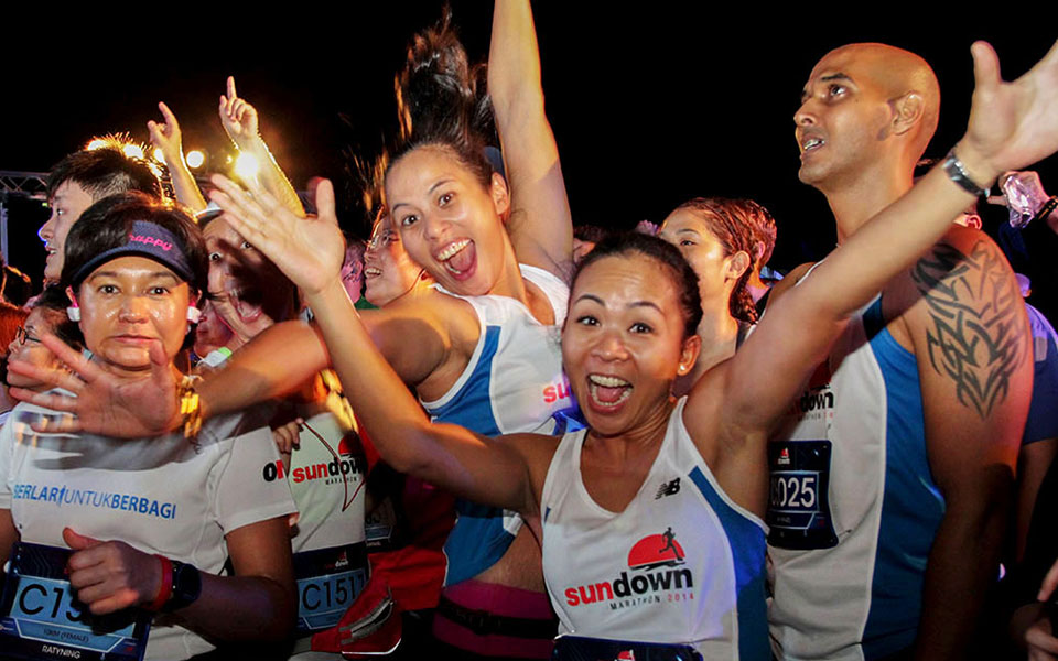 Sundown Marathon Singapore 2014: 30,000 Runners Bring on the Night in Country’s Largest Night Marathon