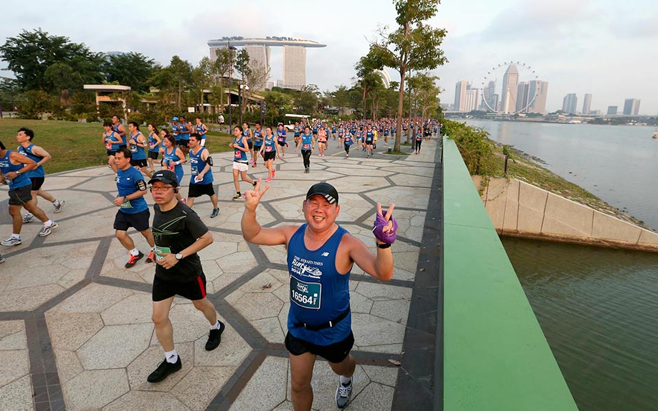 Straits Times Run at the Hub 2014: Over 20,000 Runners Were First to Finish at the Brand-New Singapore Sports Hub!