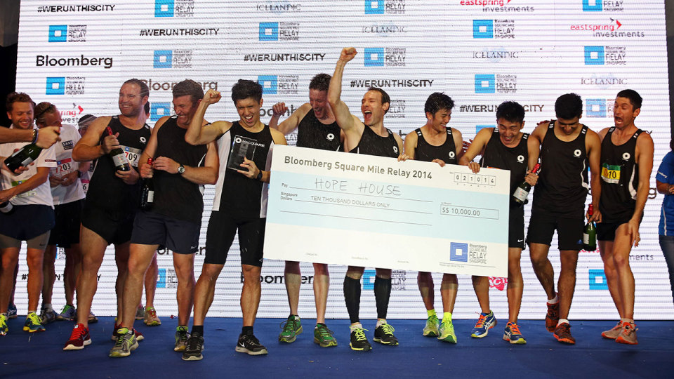 Bloomberg Square Mile Relay Singapore 2014: Macquarie Bank Clinches Winning Spot!