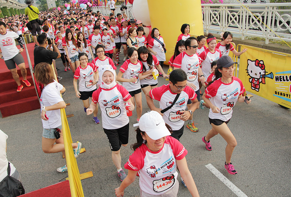 Singapore's First Hello Kitty Run Attracts 17,000 Participants with Fun, Rain and Some Criticisms!