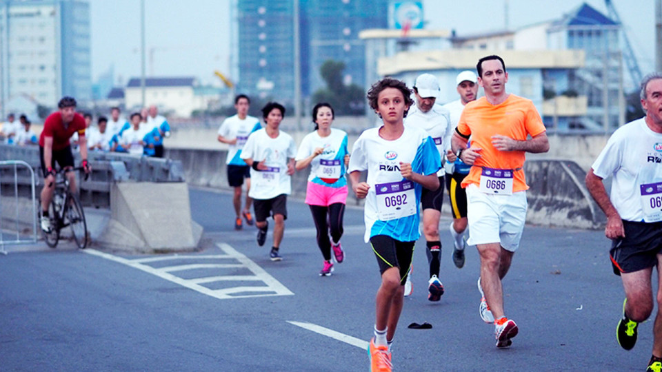 More than 6,300 Runners Conquered the Bridge at HCMC Run 2015