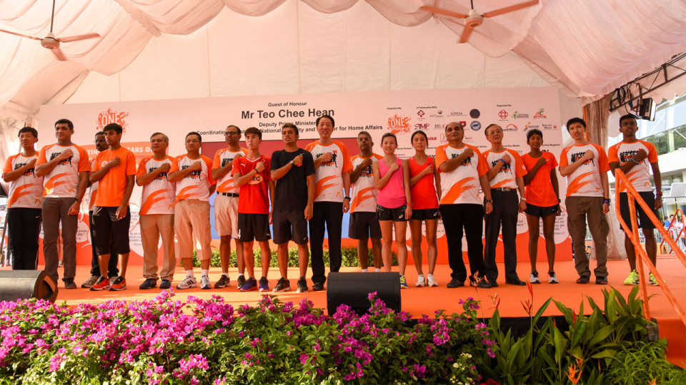 7,000 Race Against Racism at the Orange Ribbon Run 2015