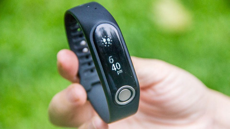 TomTom Touch Fitness Tracker: Measures Body Composition and Helps Achieve Fitness Goals