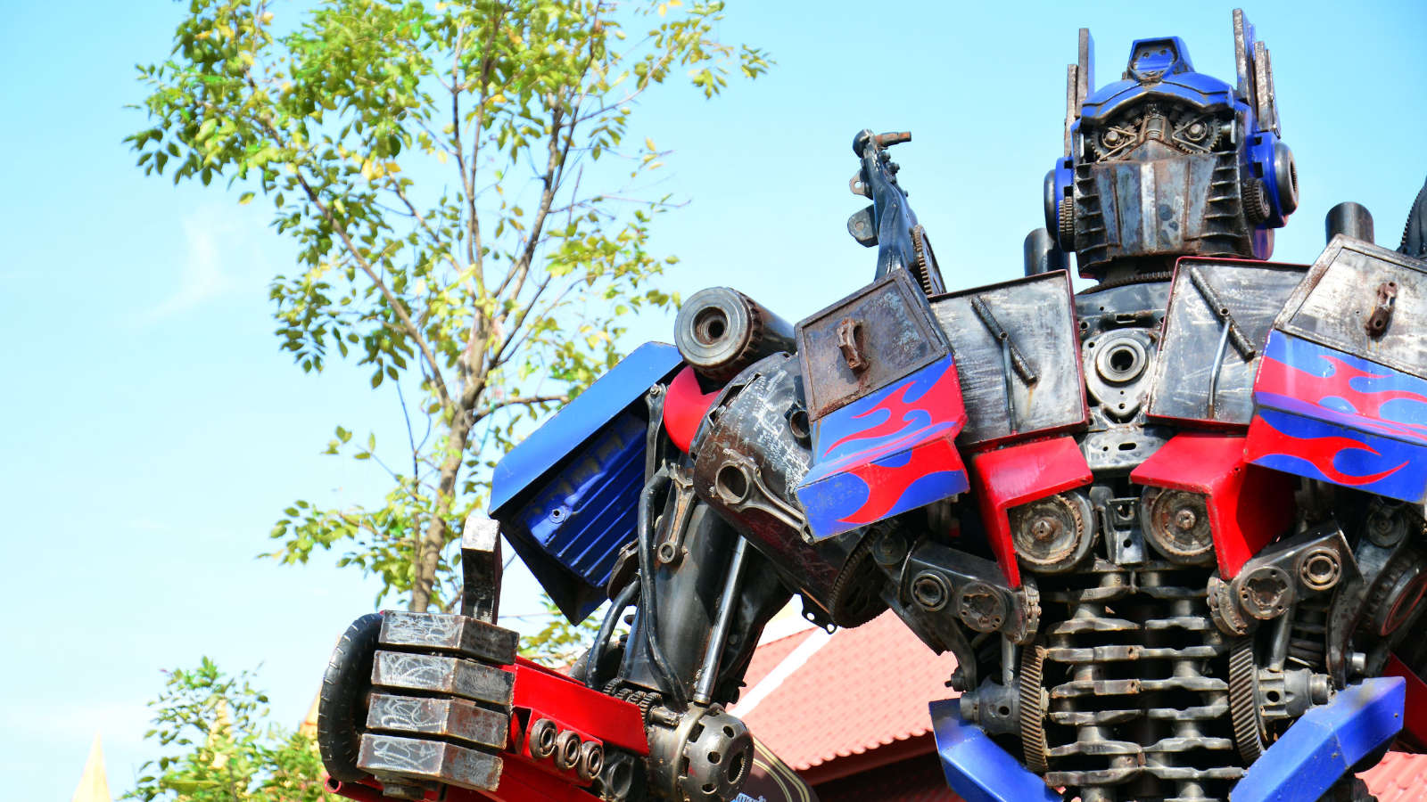 Оптимус Прайм робот скульптура. Оптимус Прайм робот железная скульптура. Transformers SG. Transformers run