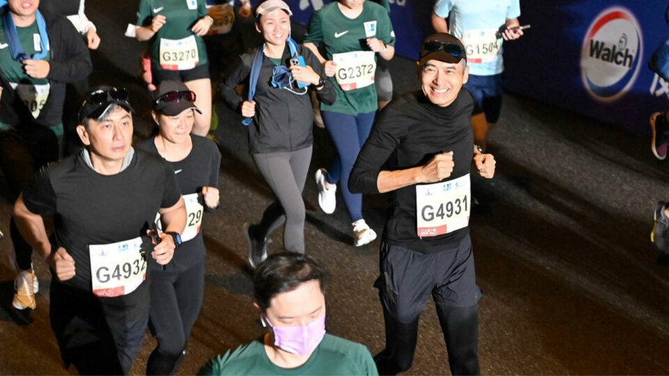 Chow Yun Fat, 67, completes 10km race in 1 hour at Standard Chartered Hong Kong Marathon 