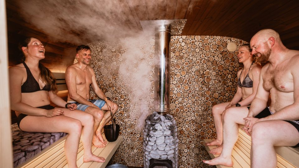 Sauna vs Steam Room: Which Is Better for Runners?
